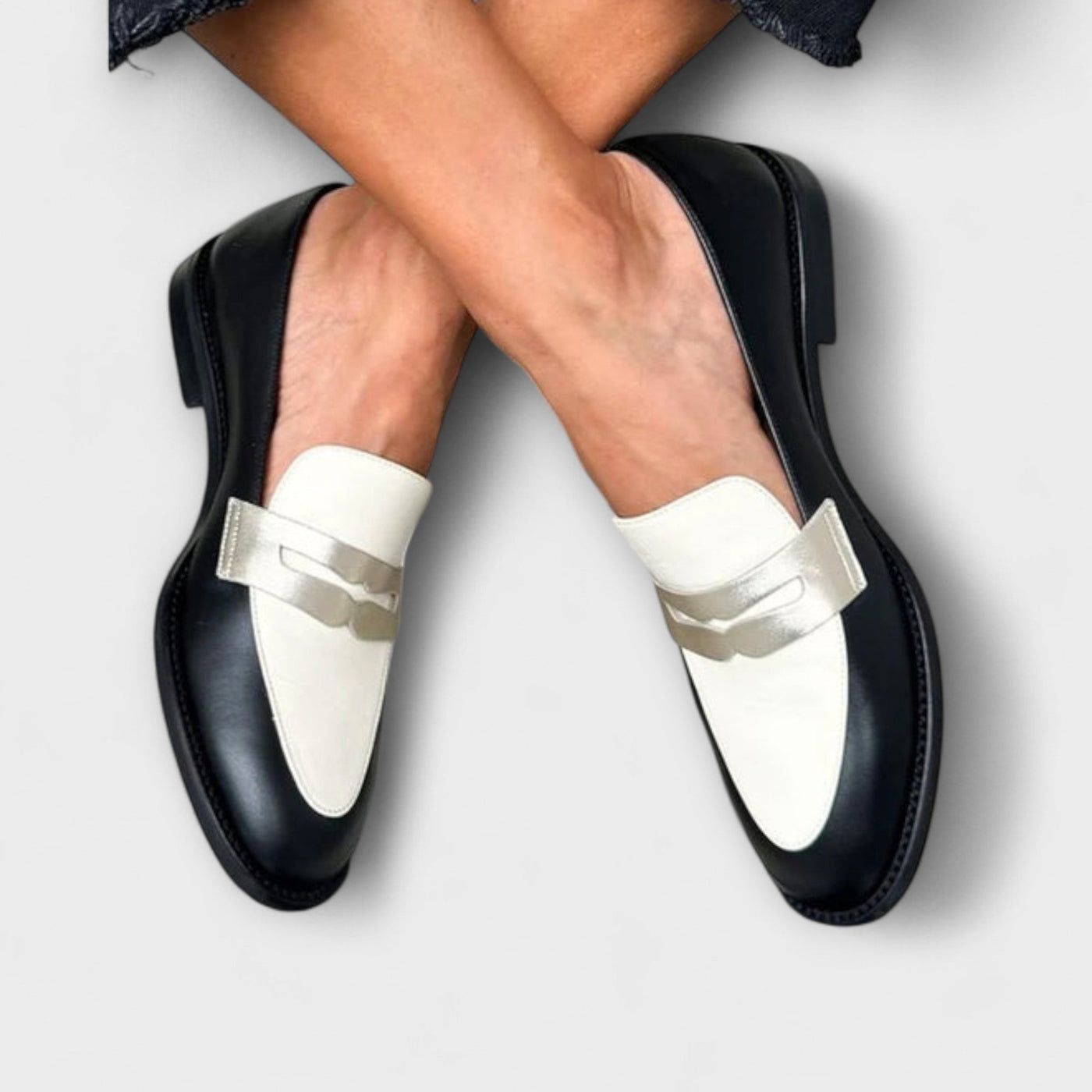 Rosalie™ | Mocassins Noirs à Fini Métallique Brillant