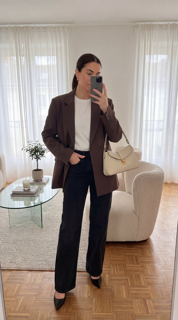 "Sophie porte notre blazer Valérie"